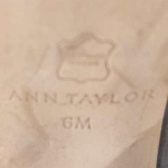 Ann Taylor gray 100% suede round toe side zip block heel booties size 6 - Picture 9 of 10